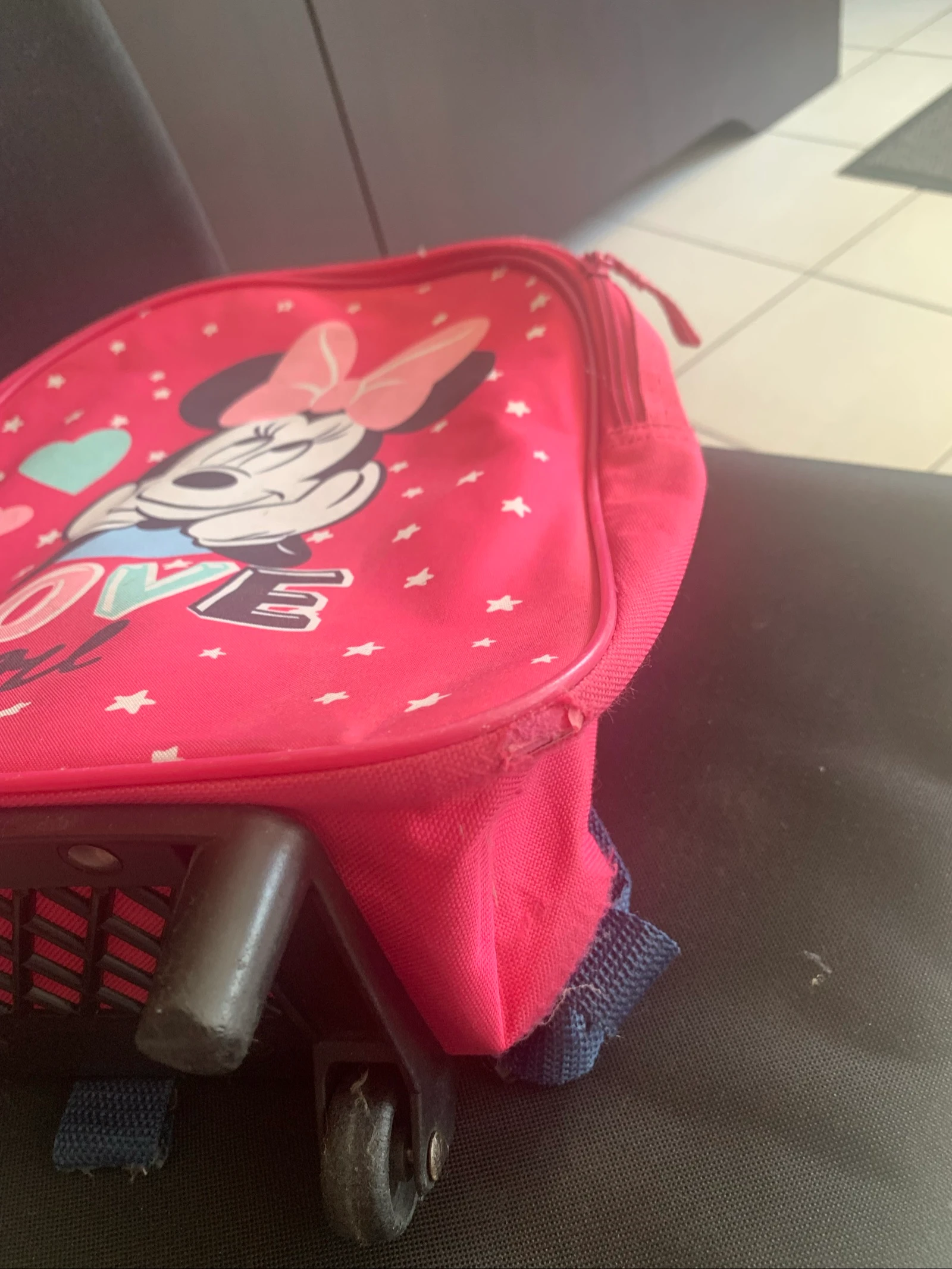 Minnie Mouse School Bag with Wheels – Ideal for Kindergarten – photo 5